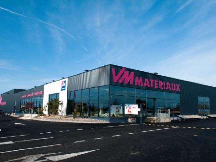 VM Matériaux : moins rentable mais aussi moins endetté !