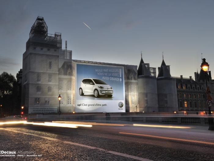 La fin des bâches publicitaires sur les monuments classés