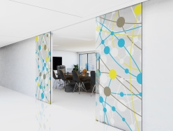 Une ambiance PEPS avec la porte en verre coulissante et esthétique by MANTION !