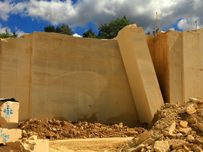 Pierre naturelle : rachat du leader français Rocamat 