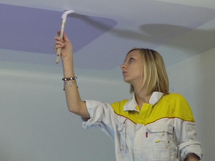 Ma Vie d'Apprenti : Joanne adore l'atelier peinture !