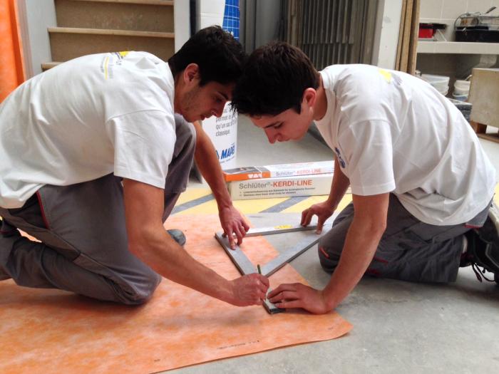 Ma vie d'Apprenti : Alix travaille en binôme à l'atelier du CFA