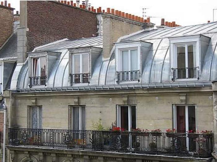 La mairie de Paris s'intéresse aux "chambres de bonnes" vides