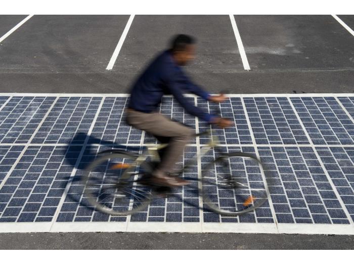 Royal réitère l'objectif de 1.000 km de "routes solaires"