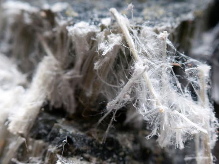 Amiante: une nouvelle expertise et un procès retardé