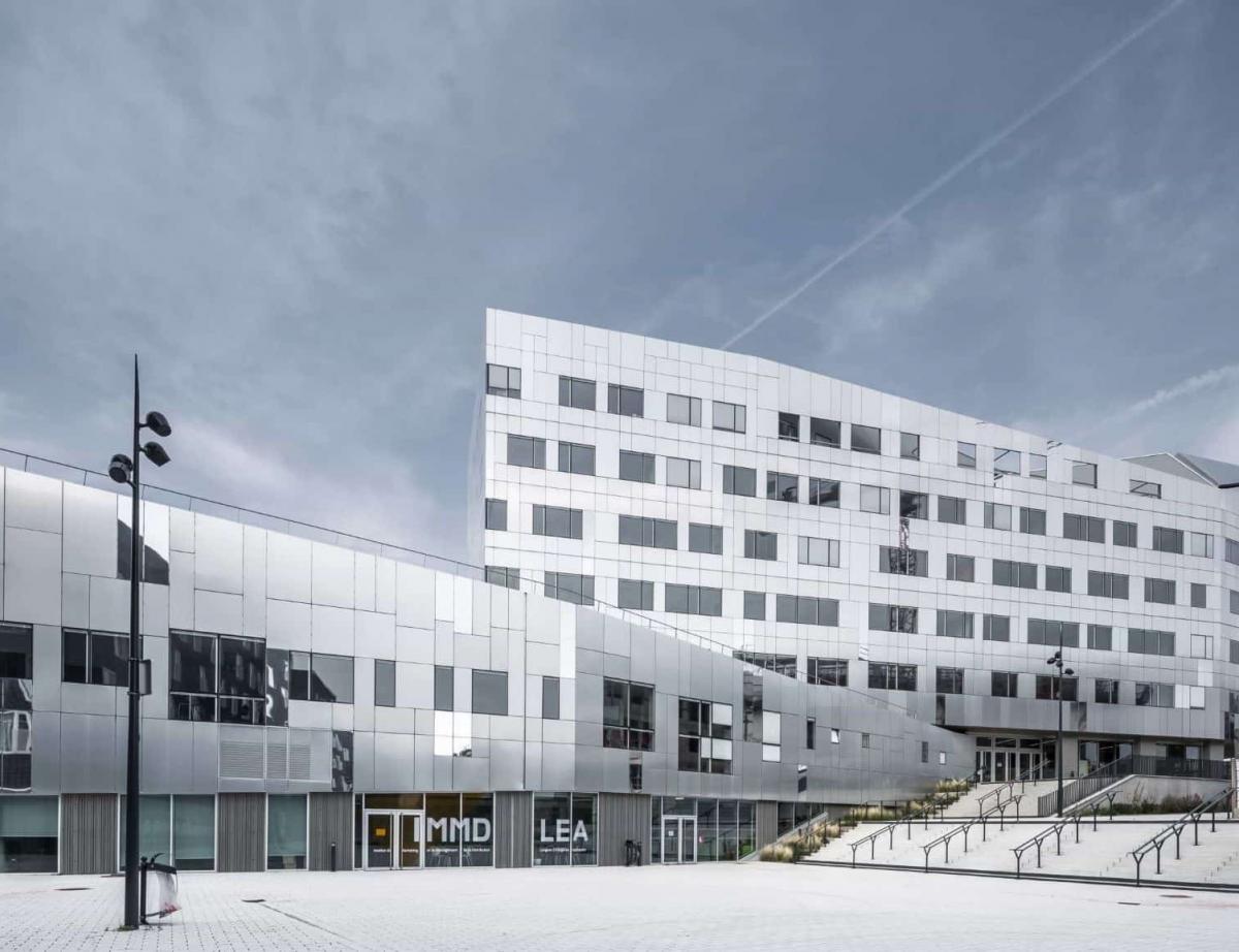 SANAGA : Système invisible daccroche sur axes réglables pour bardages