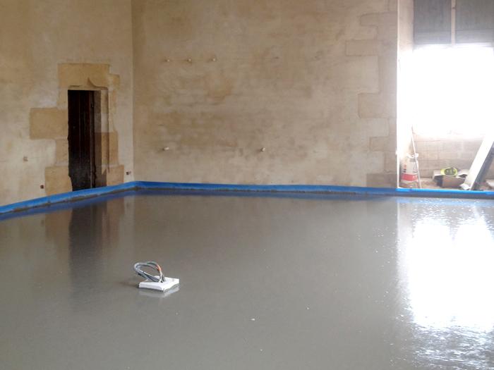 Chapes fluides : la chape ciment talonne lanhydrite