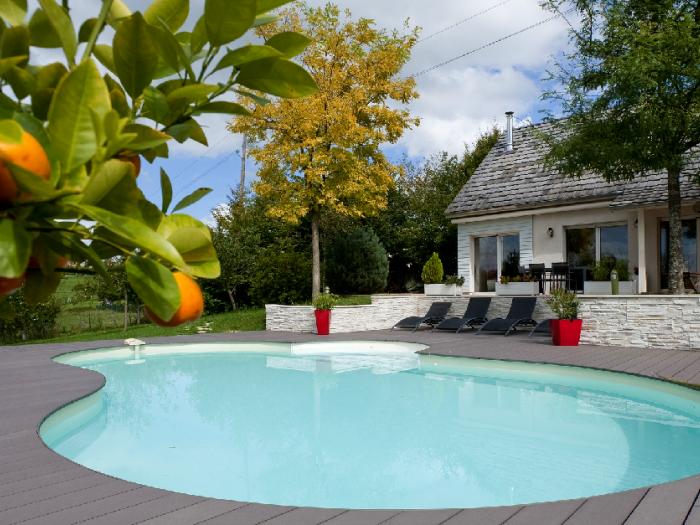 Le secteur de la piscine voit la vie en bleu et recrute