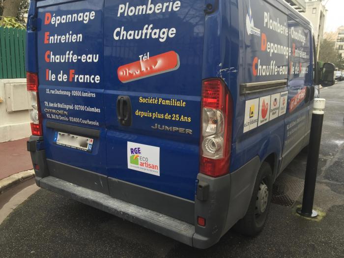 Macron défend sa réforme de l'artisanat