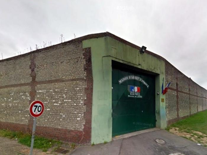 Valls veut bâtir 33 nouveaux établissements pénitentiaires