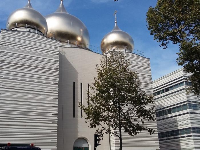 Le centre orthodoxe russe shabille en pierre de Massangis