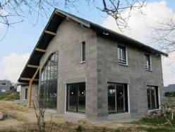 Xelis fabrique Thermibloc, un bloc coffrage isolant en béton de bois