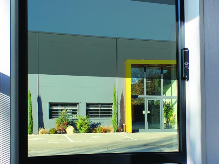 Horizon, la première fenêtre à la fois électrochrome et photovoltaïque