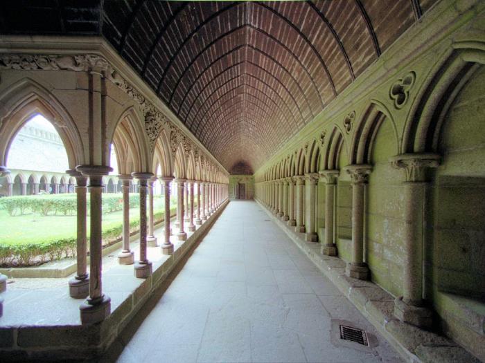 Le cloître du Mont-Saint-Michel en travaux pour un an