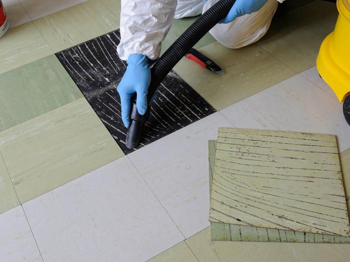 Amiante : 8 modes opératoires passés au crible dans les HLM