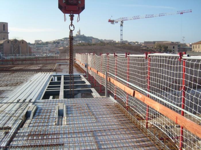 Le département des Alpes-Maritimes vote la clause Molière