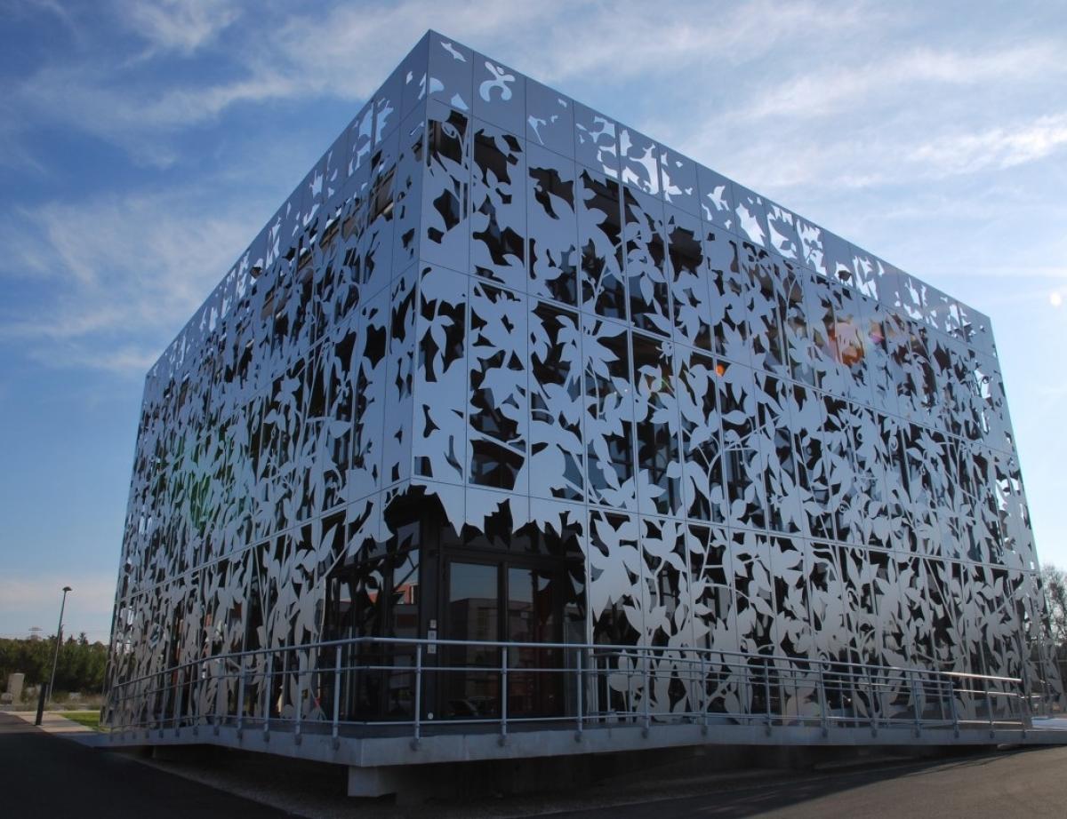 Zoom sur lintérêt du bardage composite en façade avec Acodi