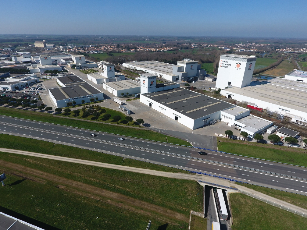 La marque denduits PRB surfe sur terre et sur mer