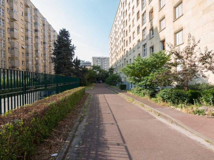 Macron veut plus de logements et moins de normes