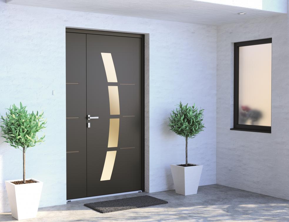SYBAIE signe une nouvelle gamme de portes d'entrée alu et mixte