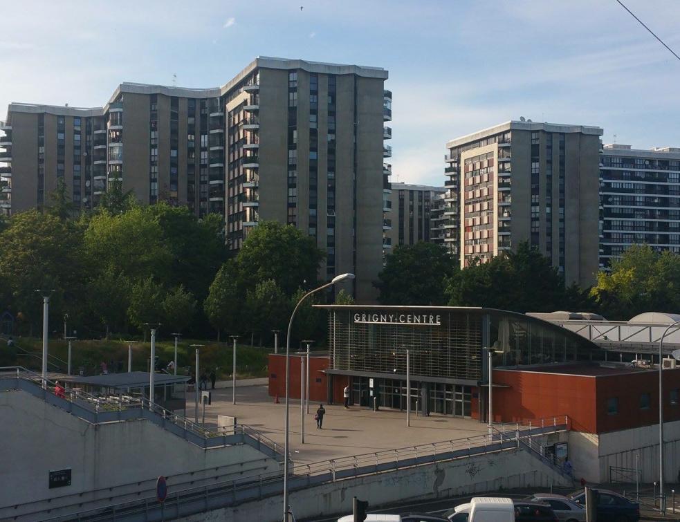 Une centaine de maires appellent le gouvernement au "sursaut"