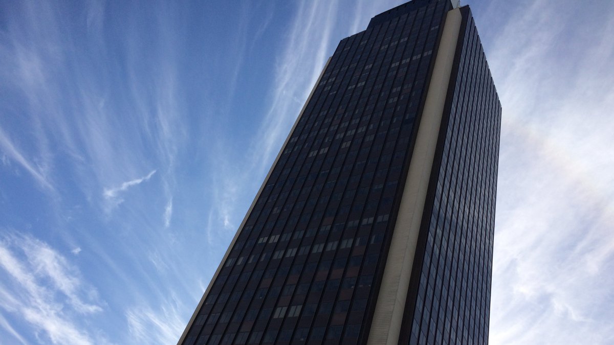 Amiante à la tour Bretagne à Nantes: rassemblement de fonctionnaires "inquiets"