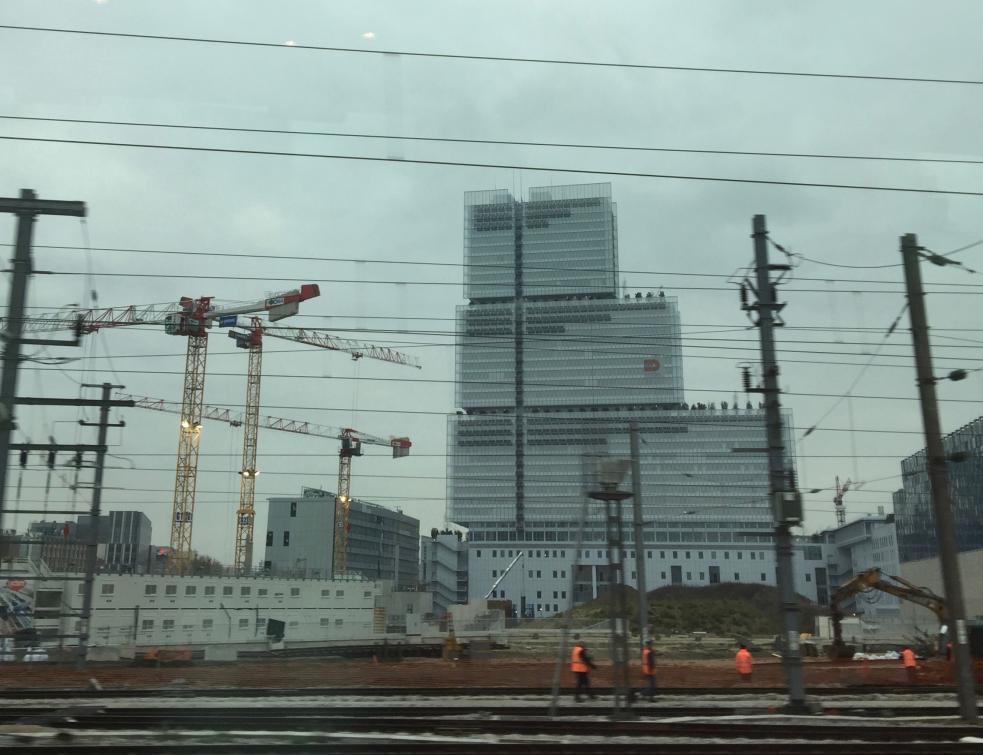 La construction trop coûteuse des palais de justice et prisons