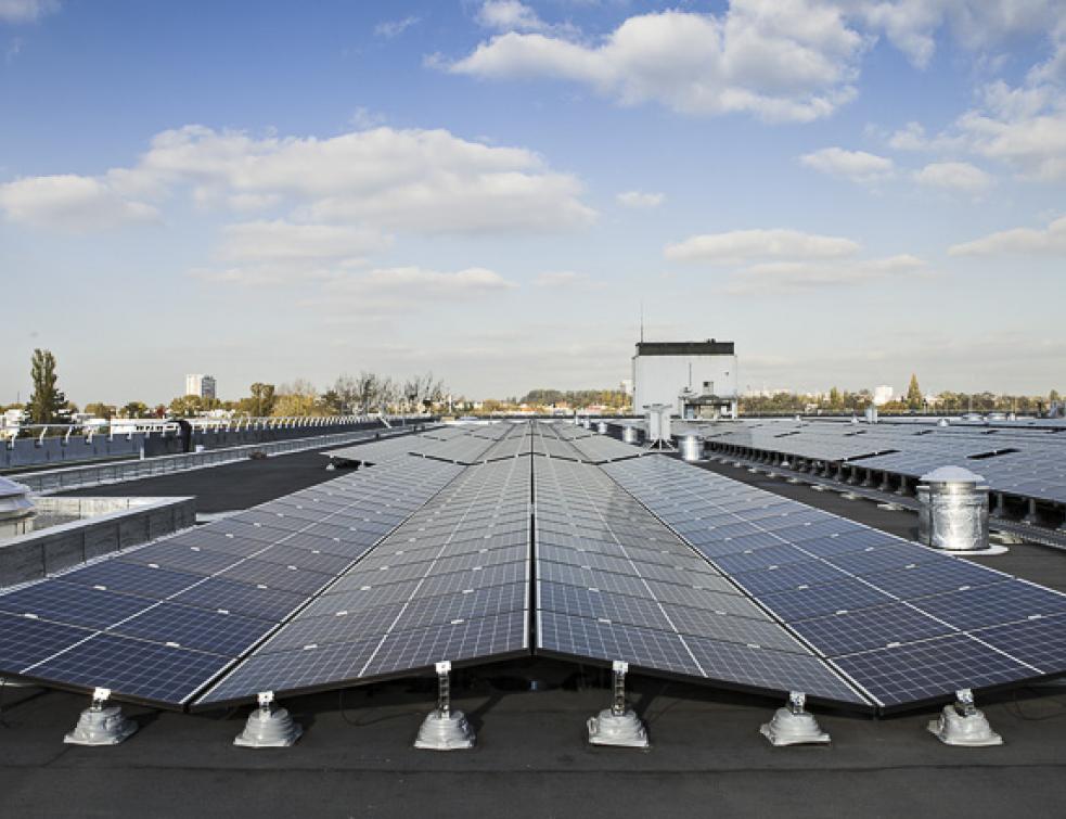 Anne Hidalgo inaugure la plus grande centrale photovoltaïque sur toiture d'IDF