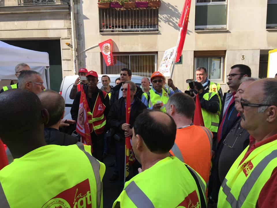 Une manifestation pour défendre un syndicaliste devant le siège de la FFB