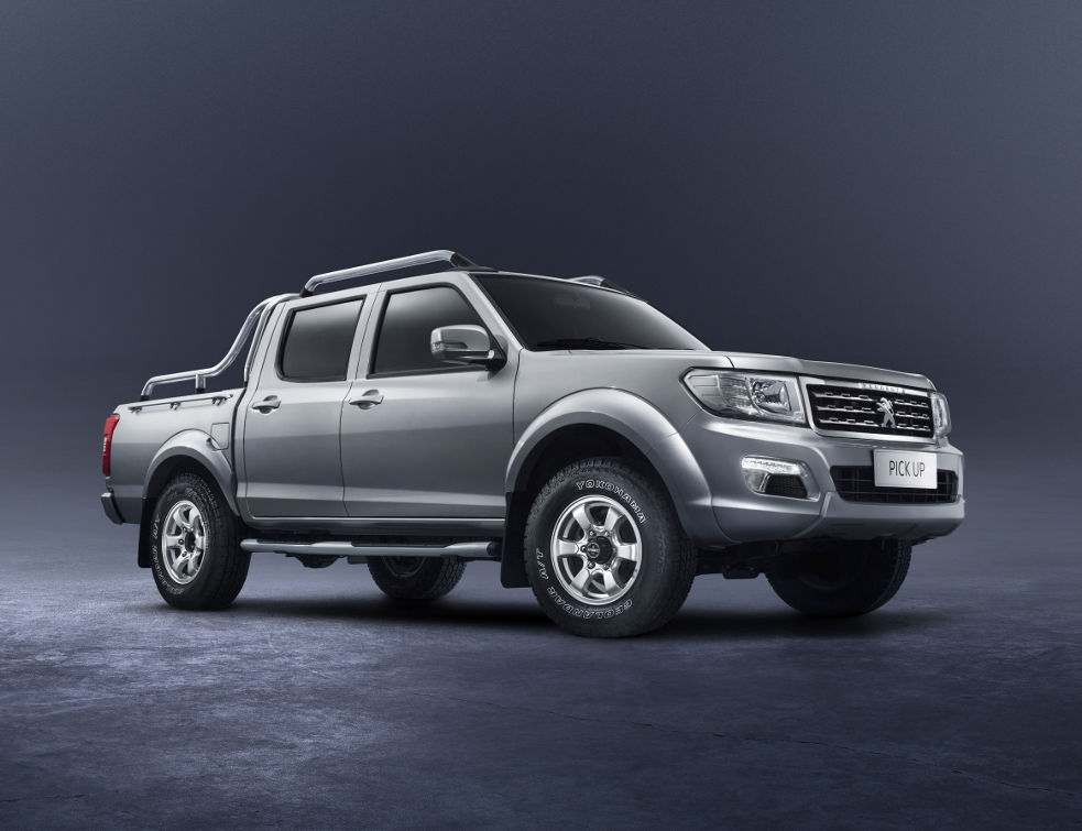 Le nouveau Peugeot Pick up succède au pick-up 504 