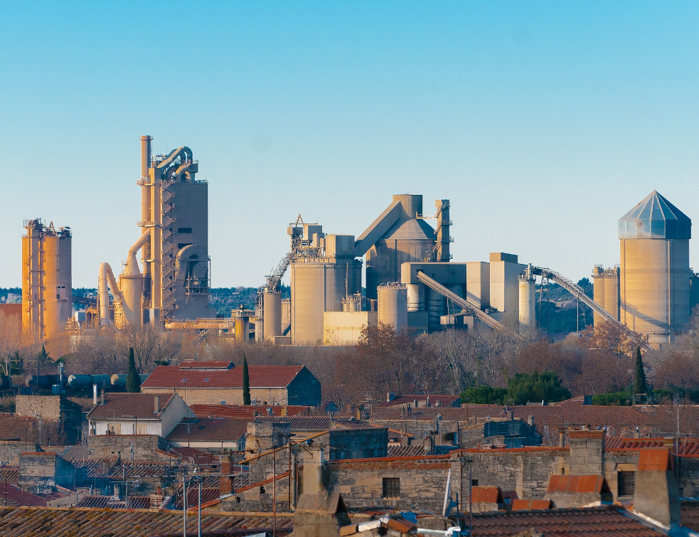 Lafarge en Syrie: l'ONG Sherpa dépose plainte pour entrave à la justice