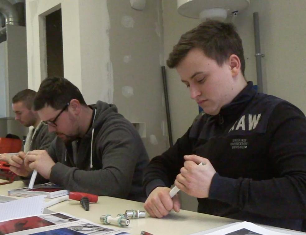 Ma vie d'apprenti : William se perfectionne en sertissage