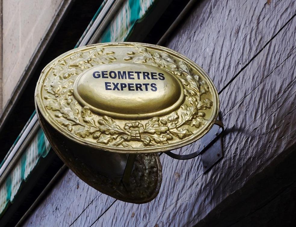 C'est à l'entrepreneur de réclamer la présence du géomètre expert !