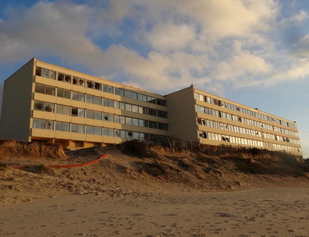 L'Etat va faire désamianter l'immeuble côtier "symbole de l'érosion"