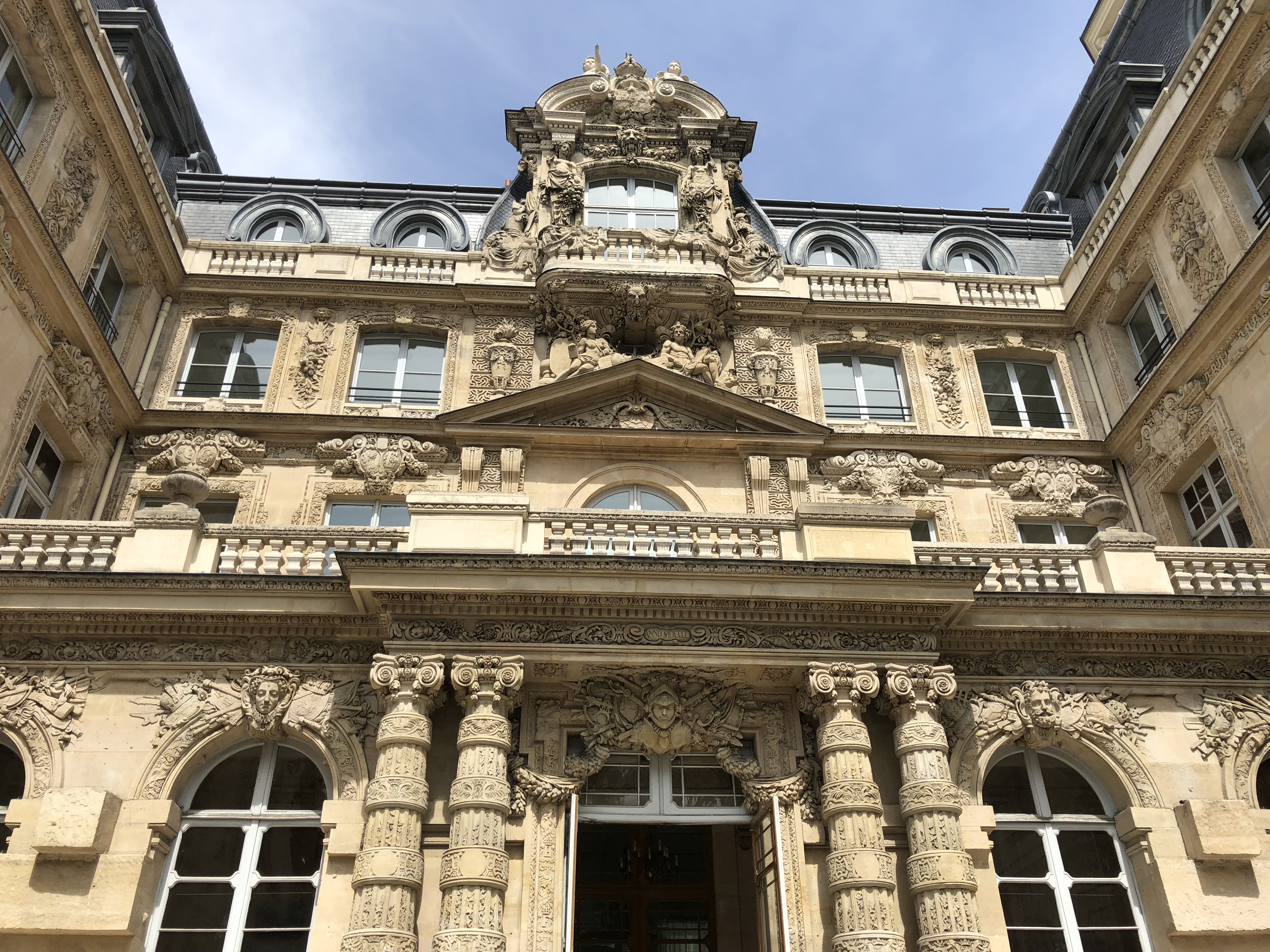 Les bâtiments classés pourront devenir producteurs d'énergie solaire