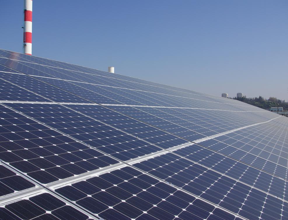 Total installera 10 gigawatts d'énergie solaire d'ici dix ans en France