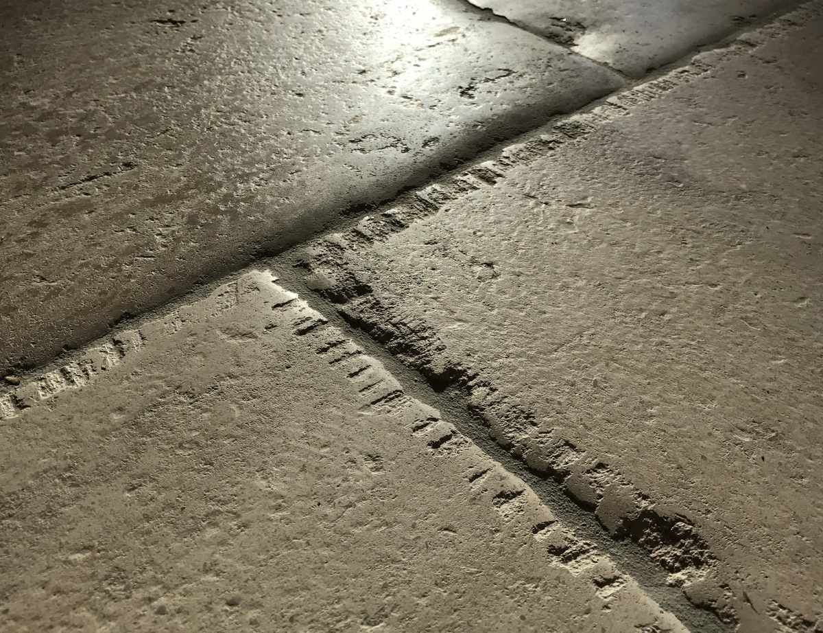 Gros plan sur un sol en pierre de Bourgogne