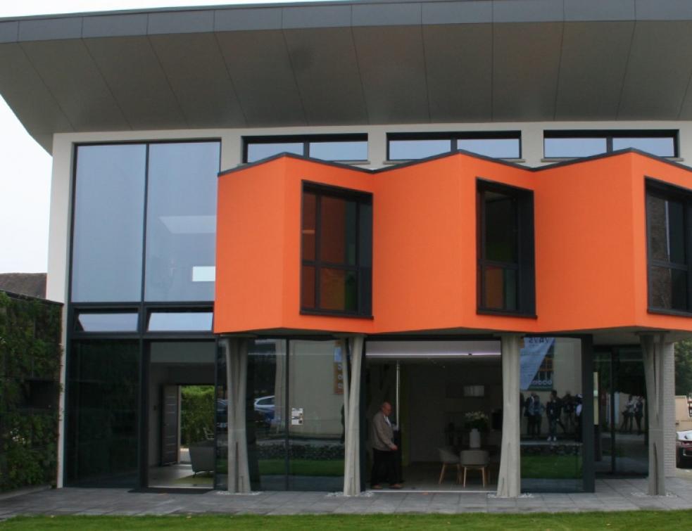 La maison Yrys high-tech au dedans et au-dehors