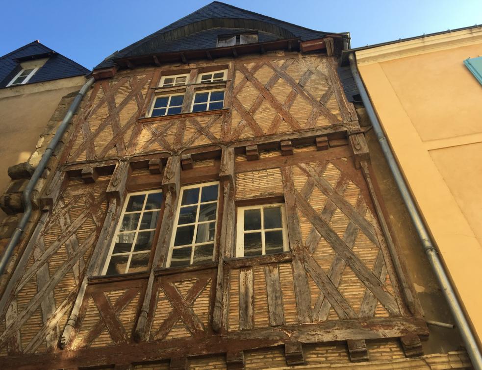 Qui veut la peau des architectes des bâtiments de France ?