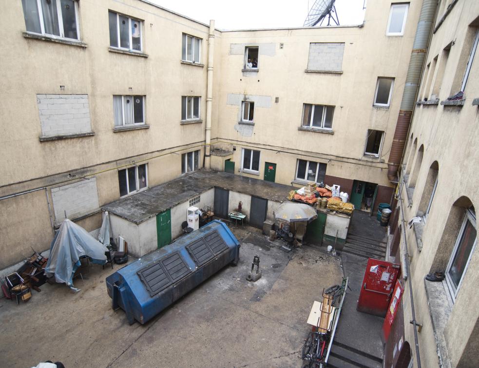 Le maire réquisitionne des bureaux pour loger des travailleurs migrants