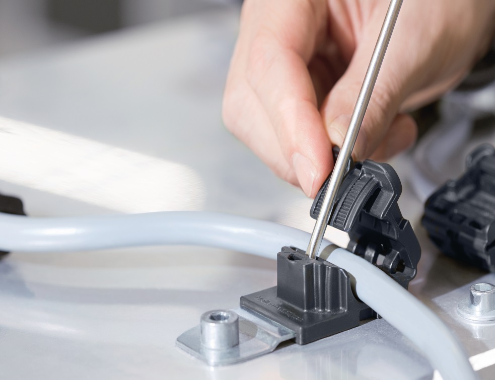 La nouvelle bride Ratchet P-Clamp dHellermannTyton