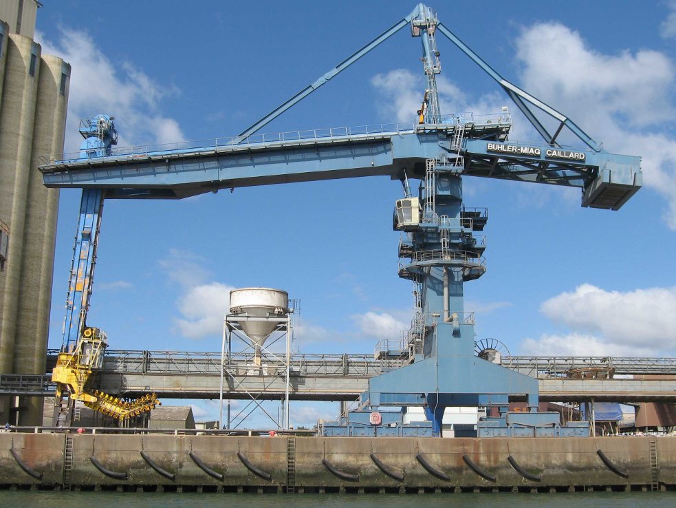 Le dépôt pétrolier de Lorient bloqué par des indépendants du BTP