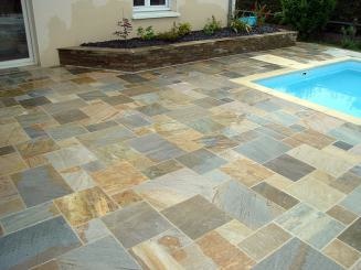 Pierre naturelle au sol : quelle pose choisir ?