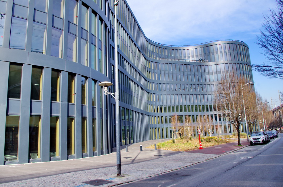 Premier immeuble de bureaux à énergie positive à Issy-les-Moulineaux