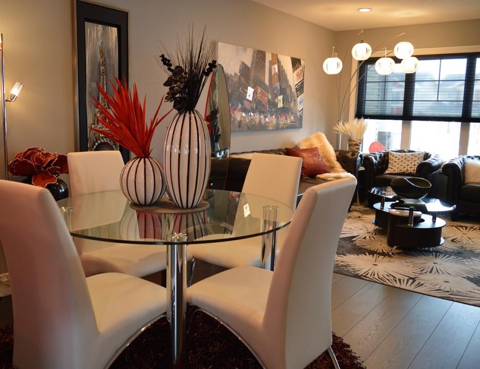 Le "salon-salle à manger" peut compter pour deux pièces