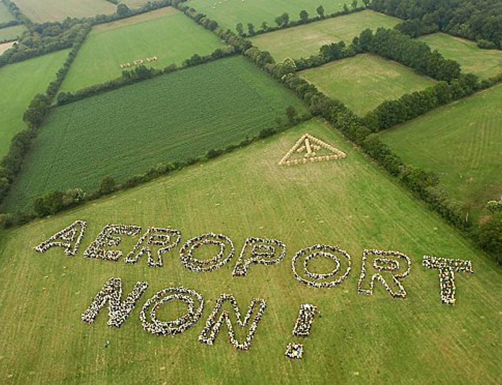 Vinci réclame "plusieurs centaines de millions d'euros" de compensation à l'Etat