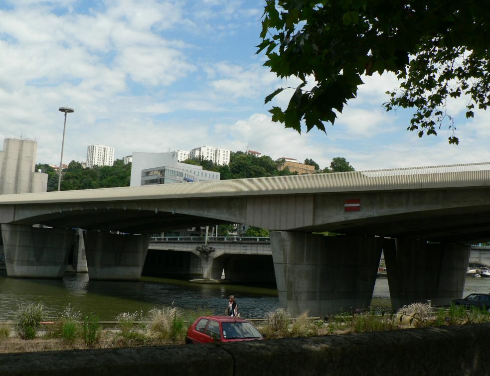 Des sénateurs réclament un "plan Marshall" pour rénover les ponts