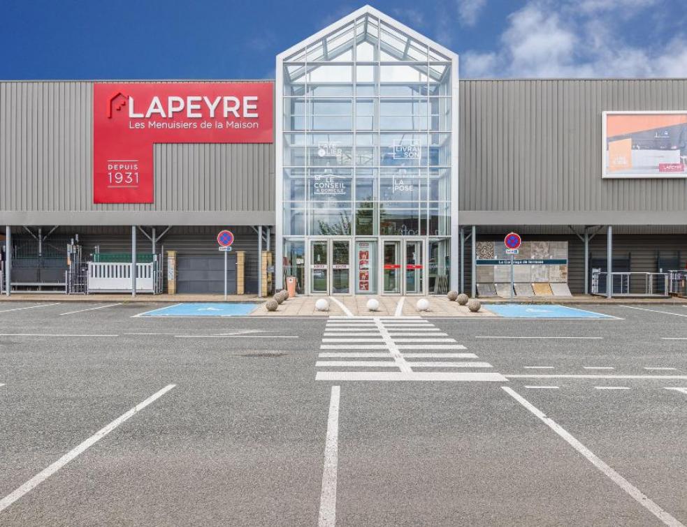 Saint-Gobain recherche des "partenaires" pour Lapeyre