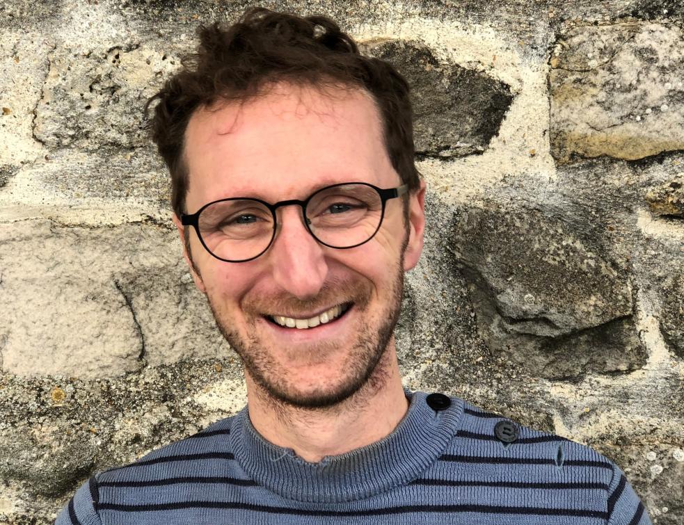 Timothée Musset réemploie les vieux bois de charpente