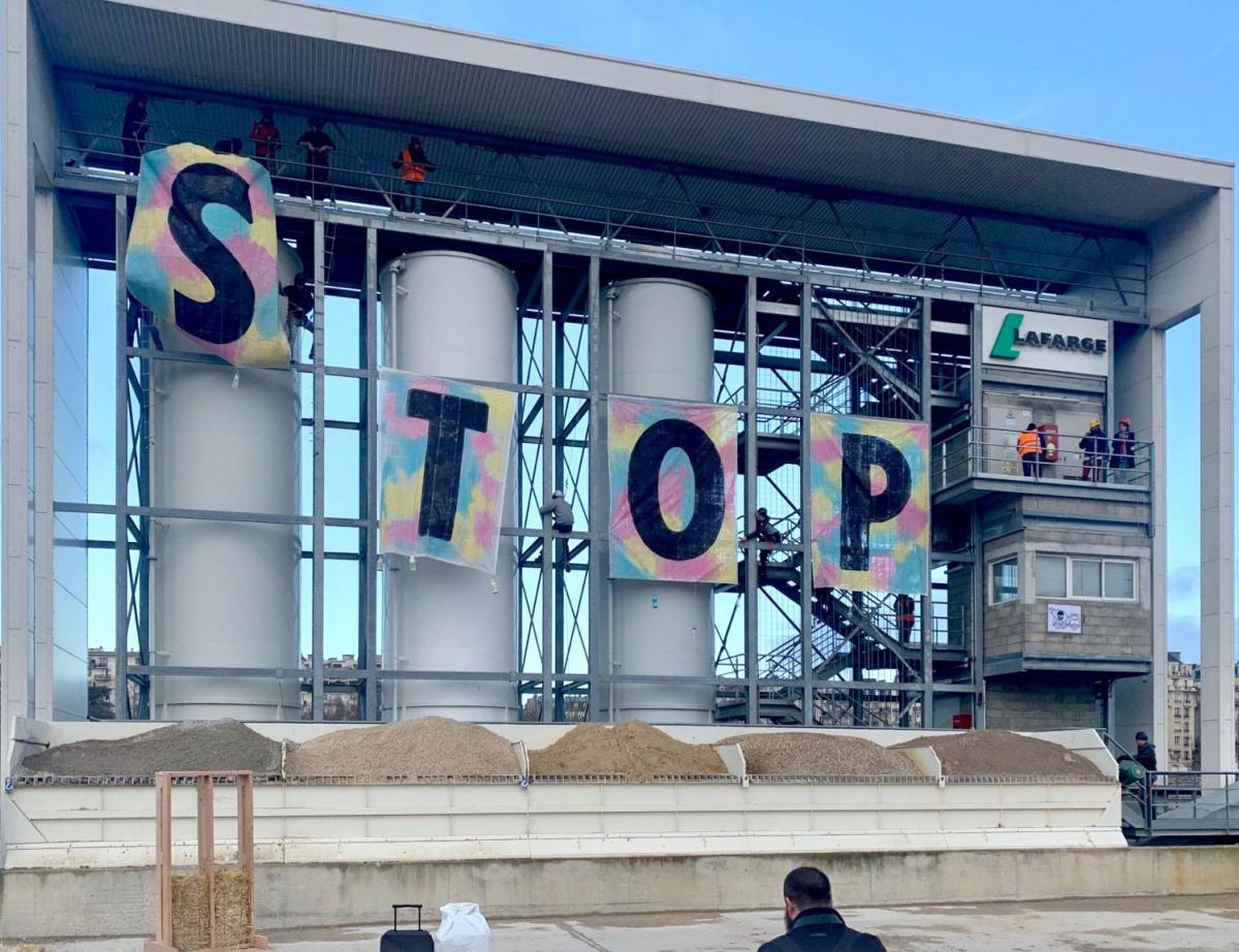 Les militants d'Extinction Rébellion dénoncent la pollution du BTP